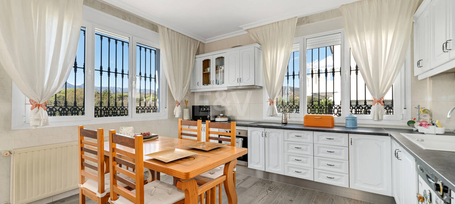Charming Villa in Classic Style in Elviria