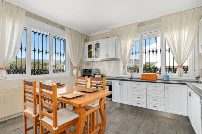 Villa de charme en style classique à Elviria