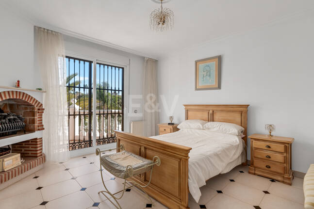 Villa de charme en style classique à Elviria