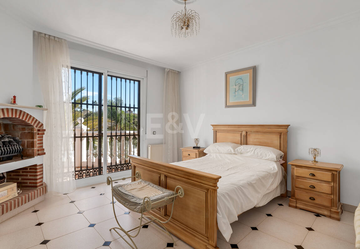 Villa de charme en style classique à Elviria