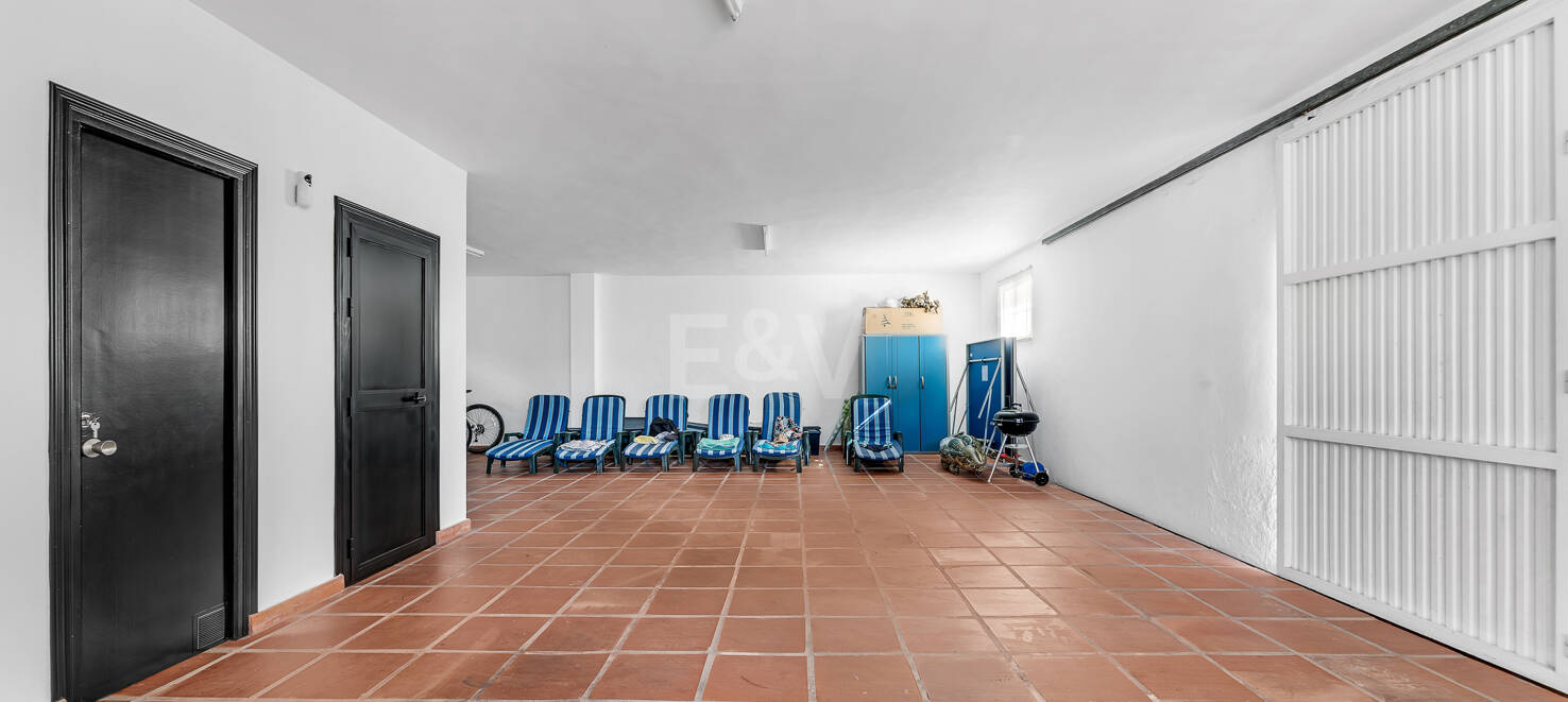 Charming Villa in Classic Style in Elviria