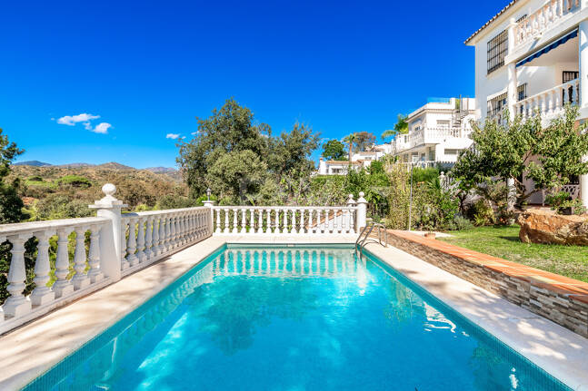 Villa de charme en style classique à Elviria