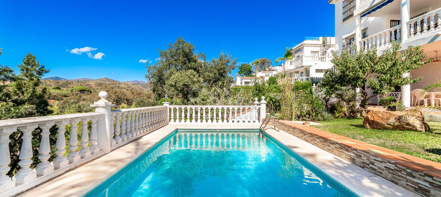 Charming Villa in Classic Style in Elviria
