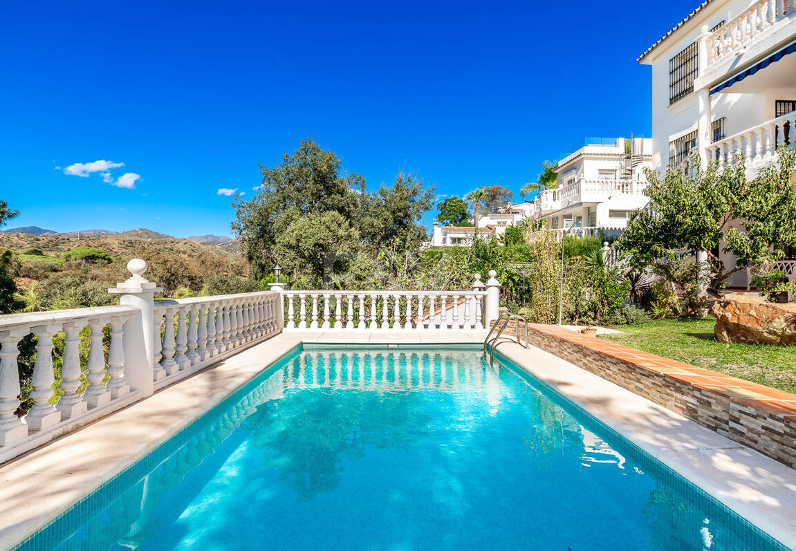 Villa de charme en style classique à Elviria