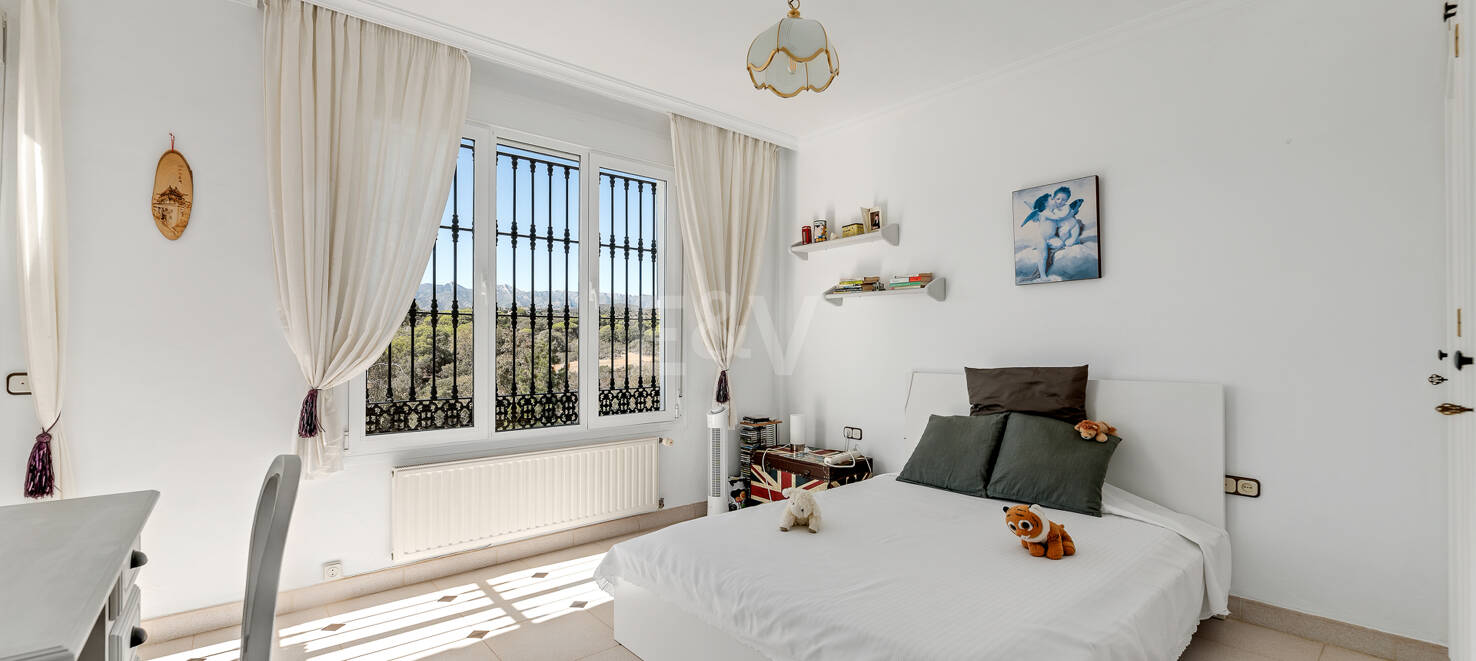 Charming Villa in Classic Style in Elviria