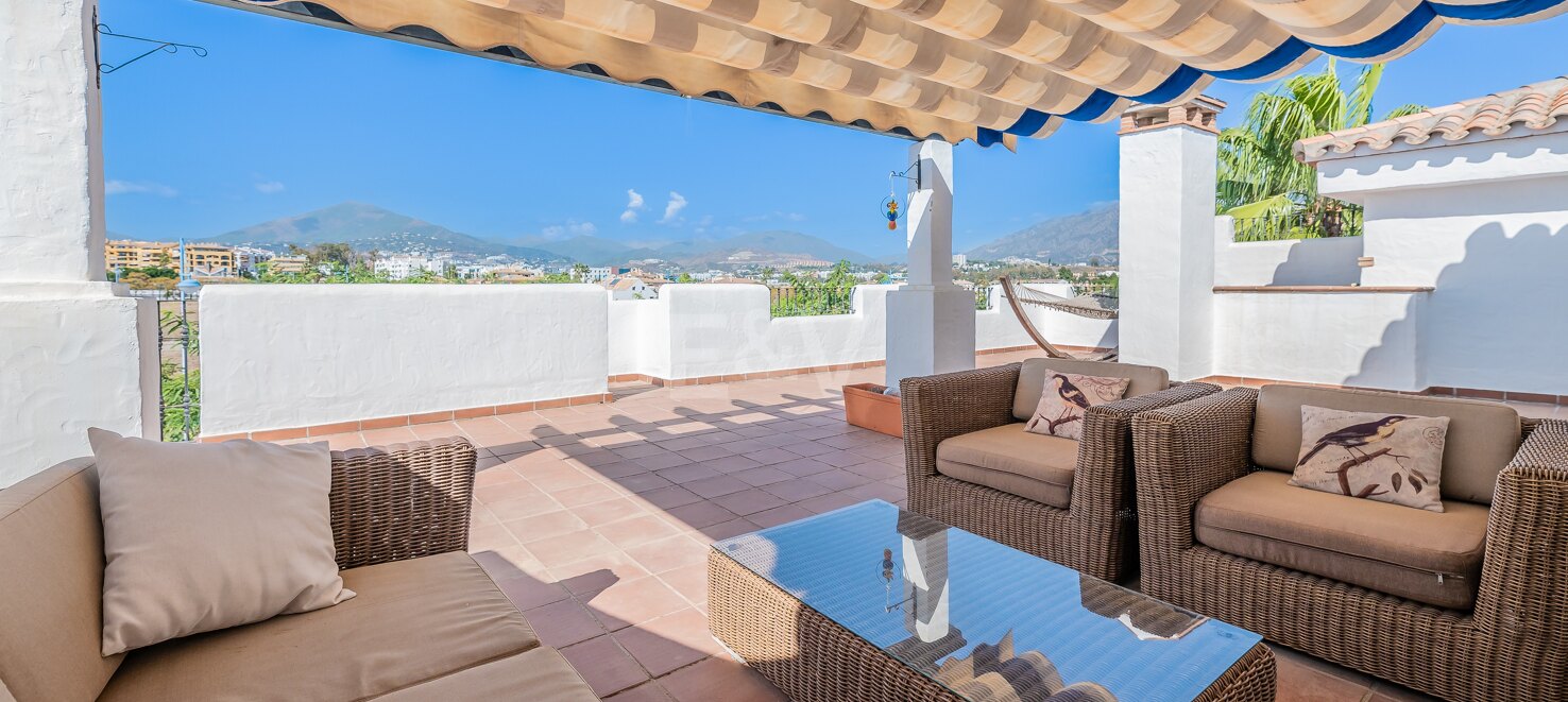 Opulentes Penthouse am Strand von San Pedro mit Panoramablick