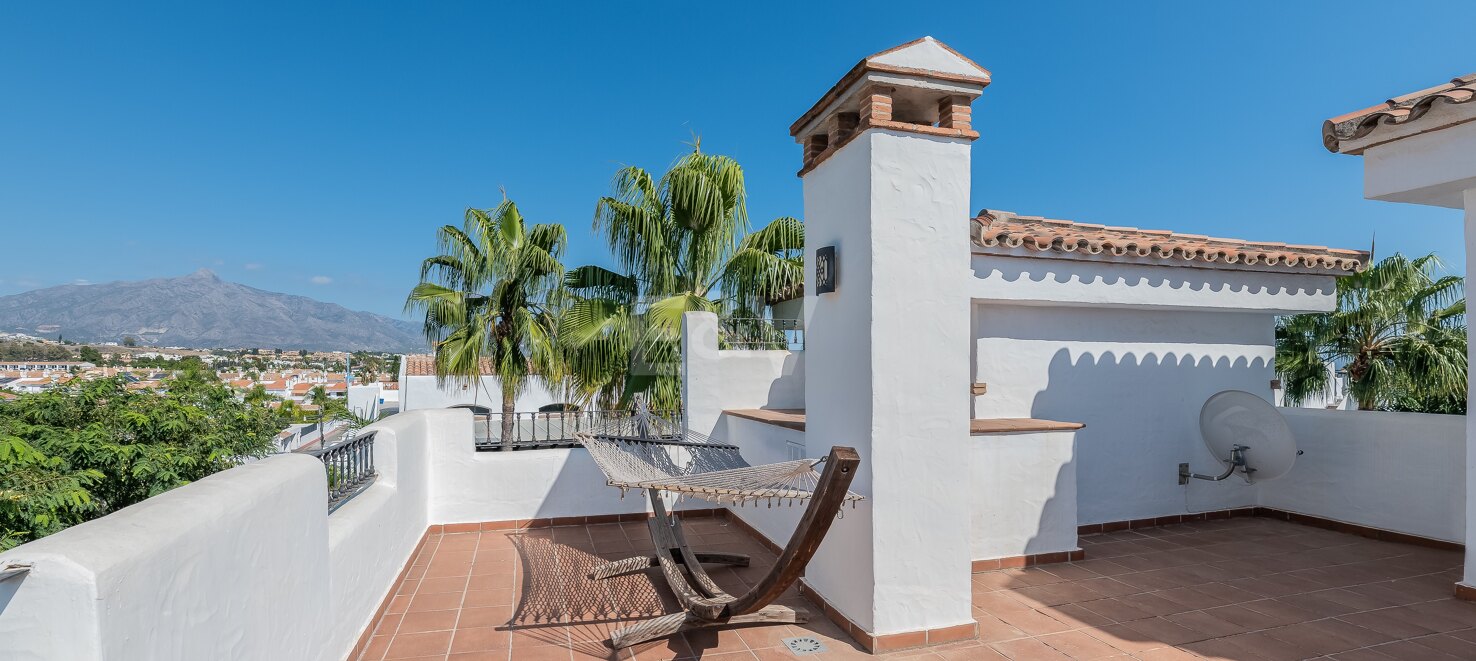 Opulent Penthouse in San Pedro Beach with Panoramic Views