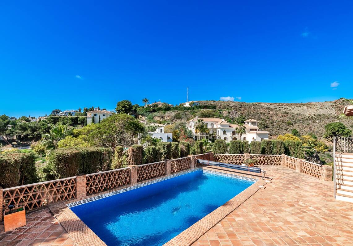 Sea View Villa in an Exclusive Setting and Investment Appeal