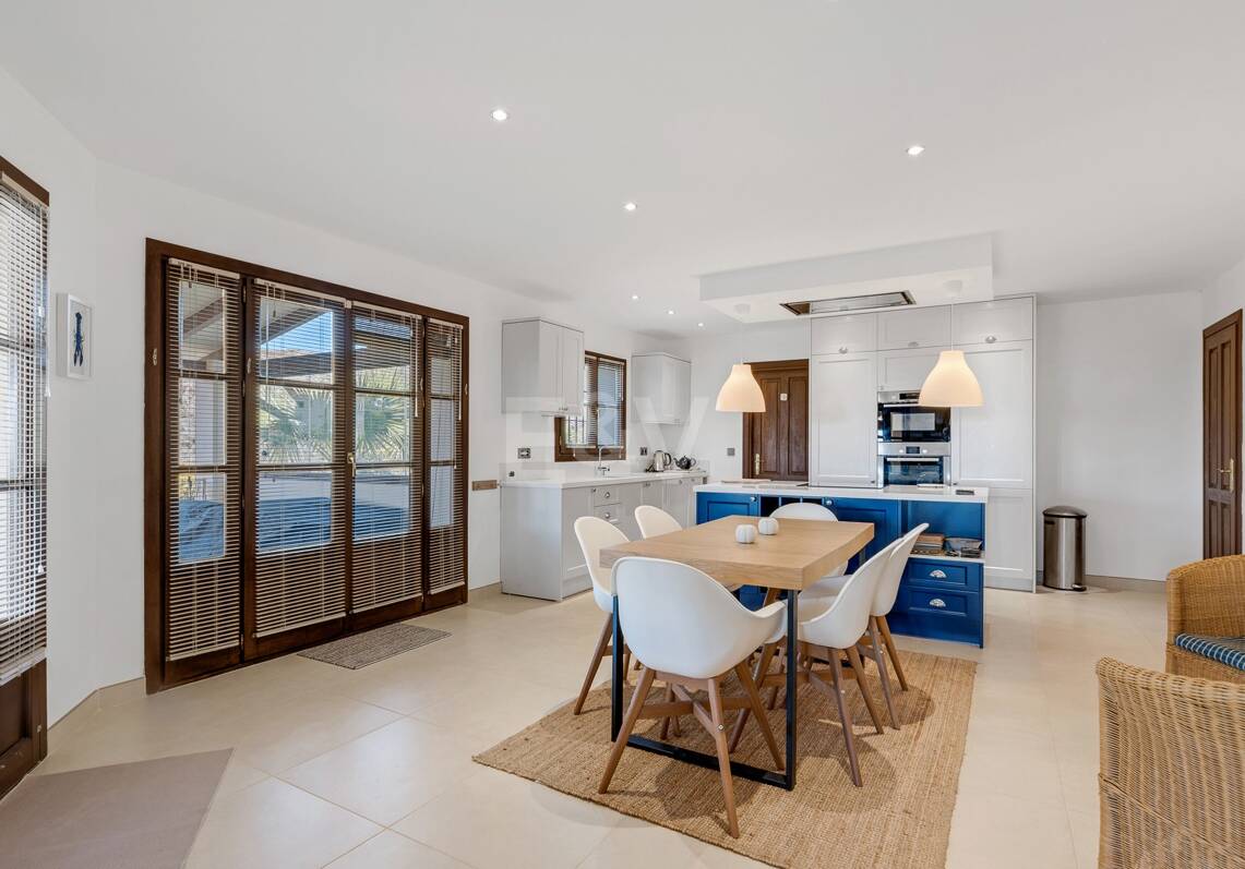 Sea View Villa in an Exclusive Setting and Investment Appeal