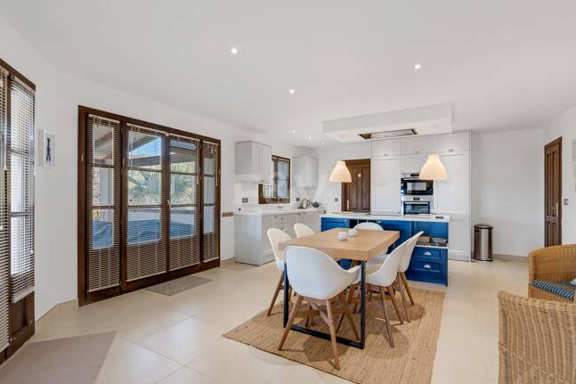 Andalsuian style villa with sea view in Paraiso Alto