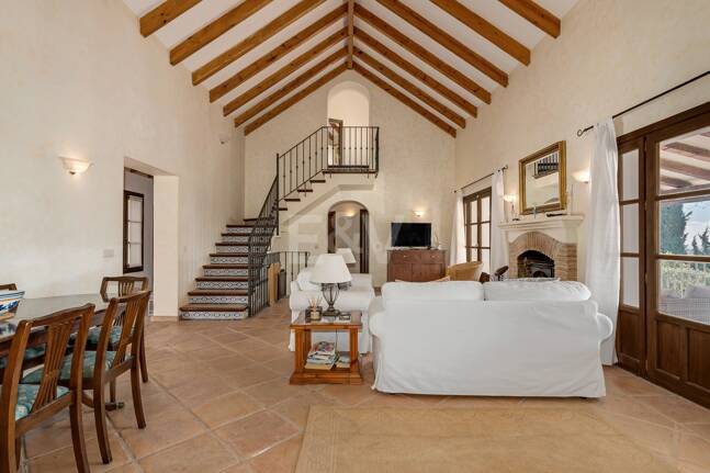 Andalsuian style villa with sea view in Paraiso Alto