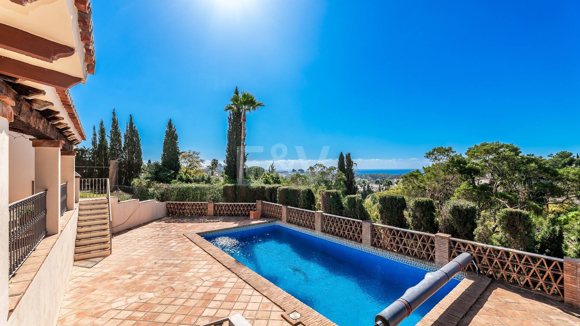 Villa de style Andalousie avec vue sur la mer à Paraiso Alto