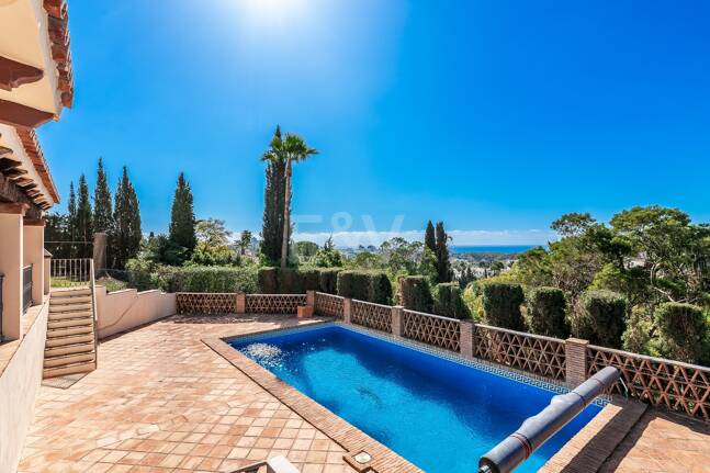 Andalsuian style villa with sea view in Paraiso Alto