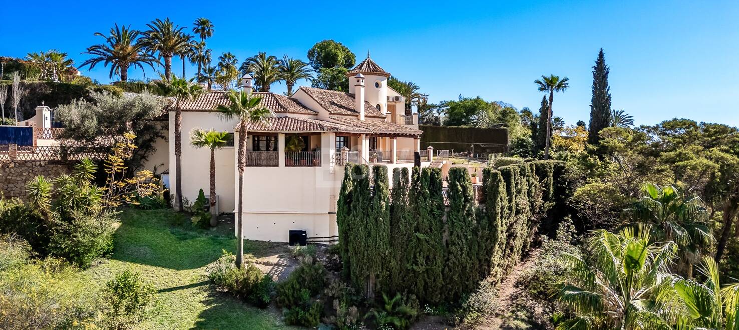 Andalsuian style villa with sea view in Paraiso Alto