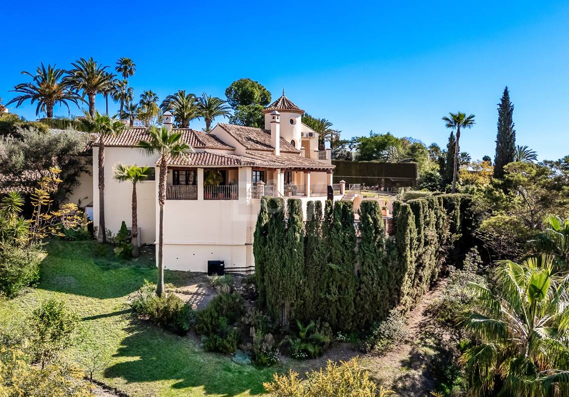 Sea View Villa in an Exclusive Setting and Investment Appeal