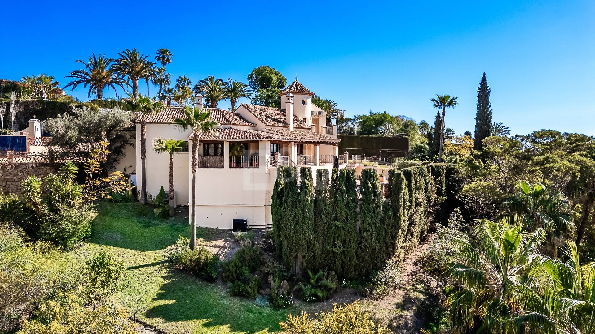 Andalsuian style villa with sea view in Paraiso Alto