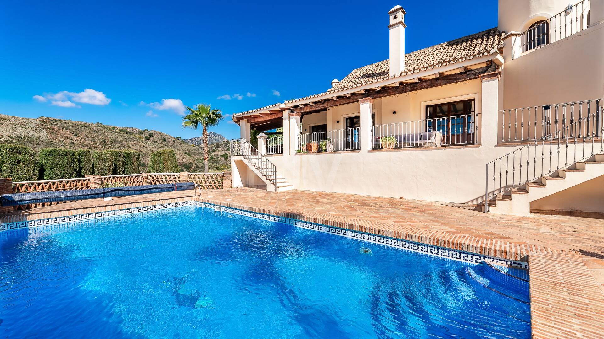 Villa de style Andalousie avec vue sur la mer à Paraiso Alto