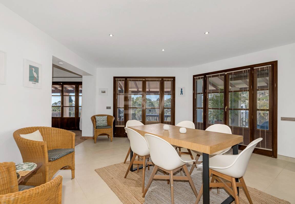 Andalsuian style villa with sea view in Paraiso Alto