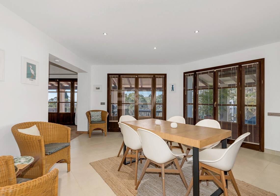 Sea View Villa in an Exclusive Setting and Investment Appeal