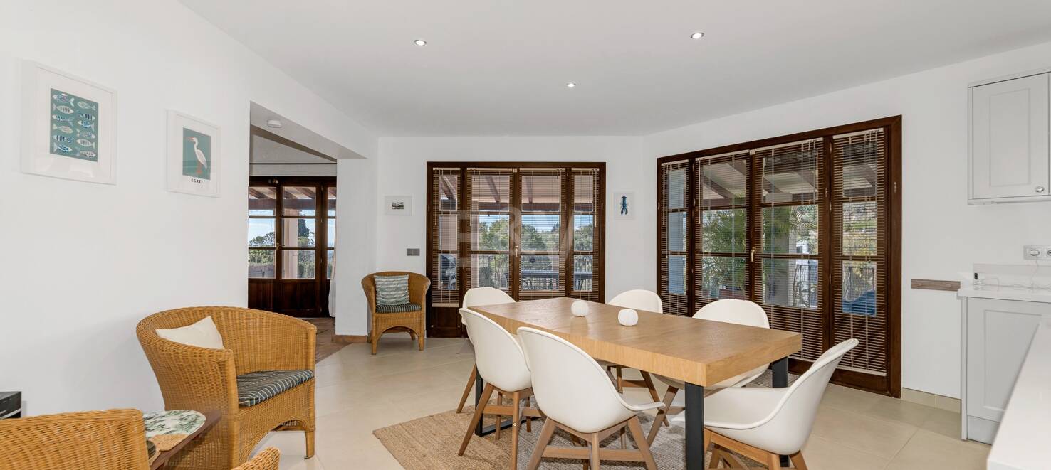 Andalsuian style villa with sea view in Paraiso Alto