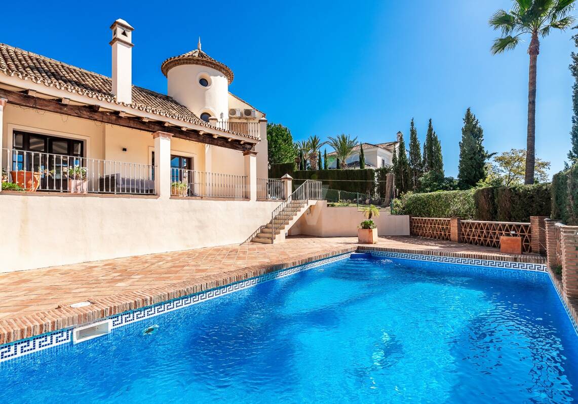 Sea View Villa in an Exclusive Setting and Investment Appeal