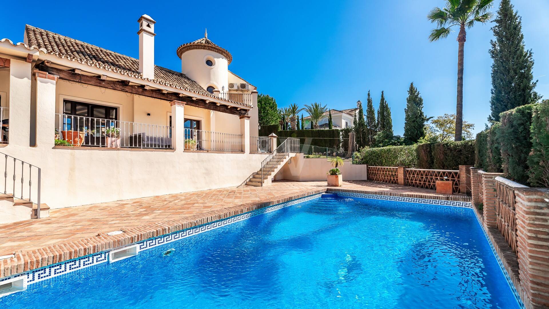 Villa de style Andalousie avec vue sur la mer à Paraiso Alto