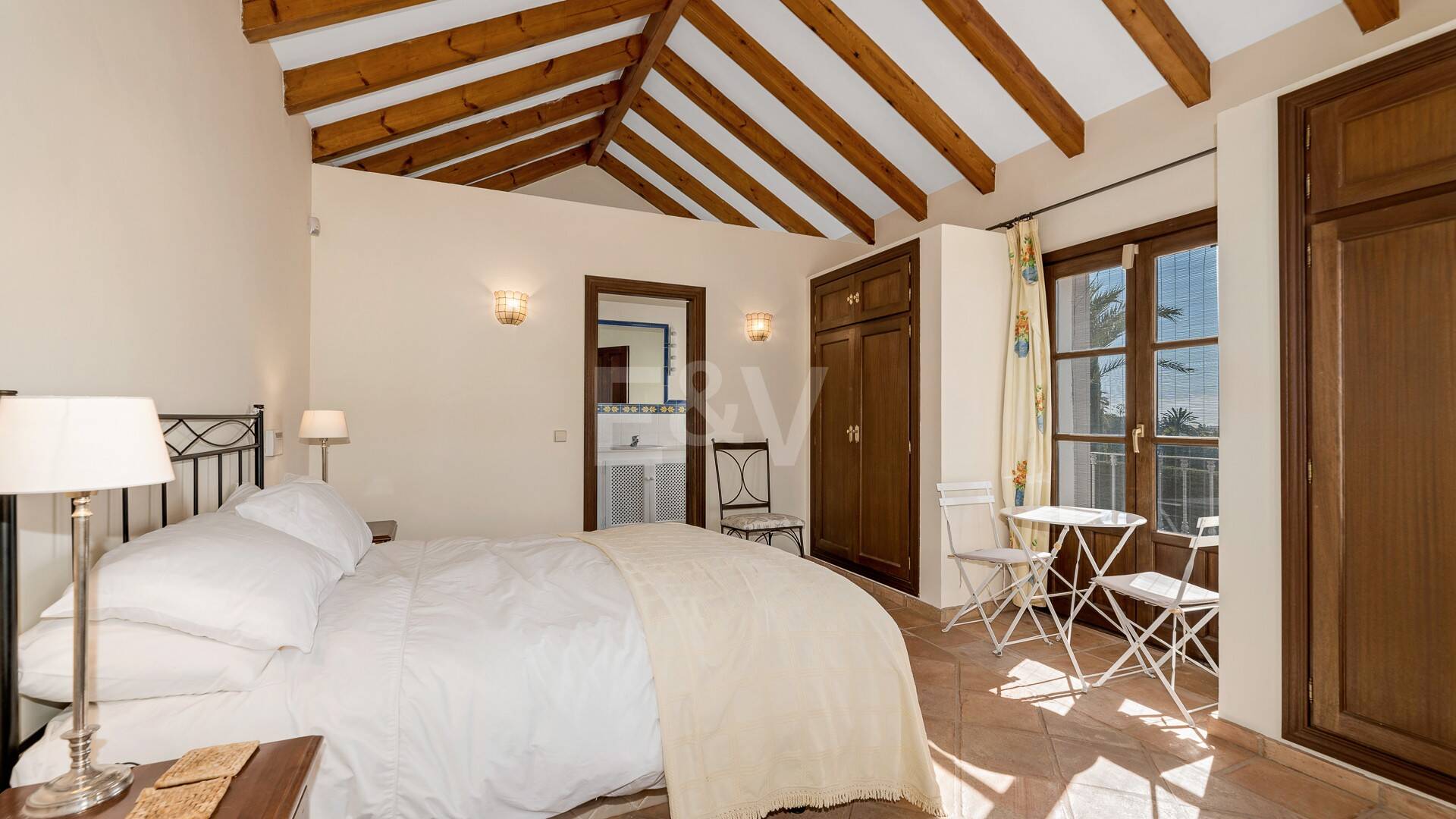 Andalsuian style villa with sea view in Paraiso Alto