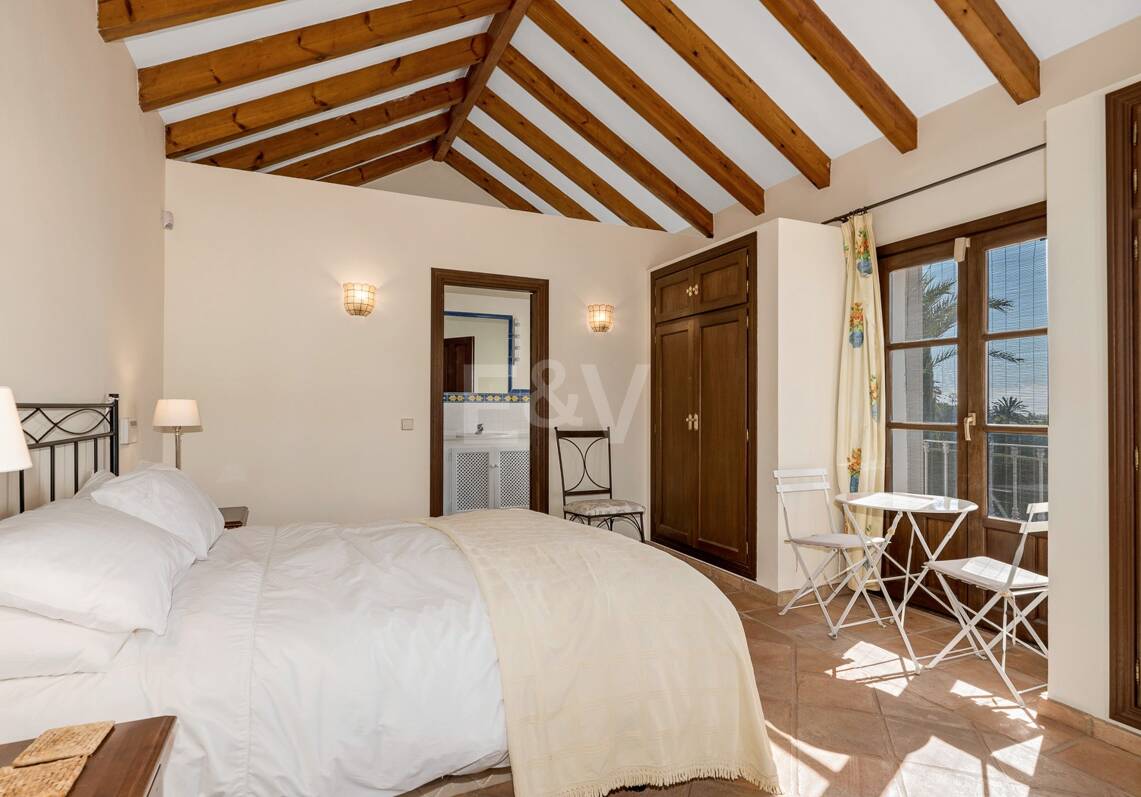 Sea View Villa in an Exclusive Setting and Investment Appeal