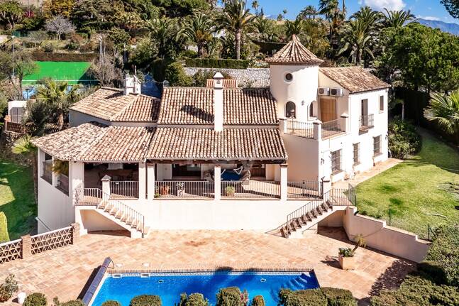 Andalsuian style villa with sea view in Paraiso Alto