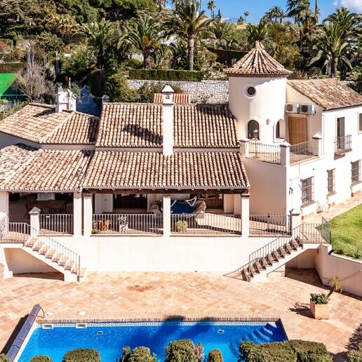 Andalsuian style villa with sea view in Paraiso Alto