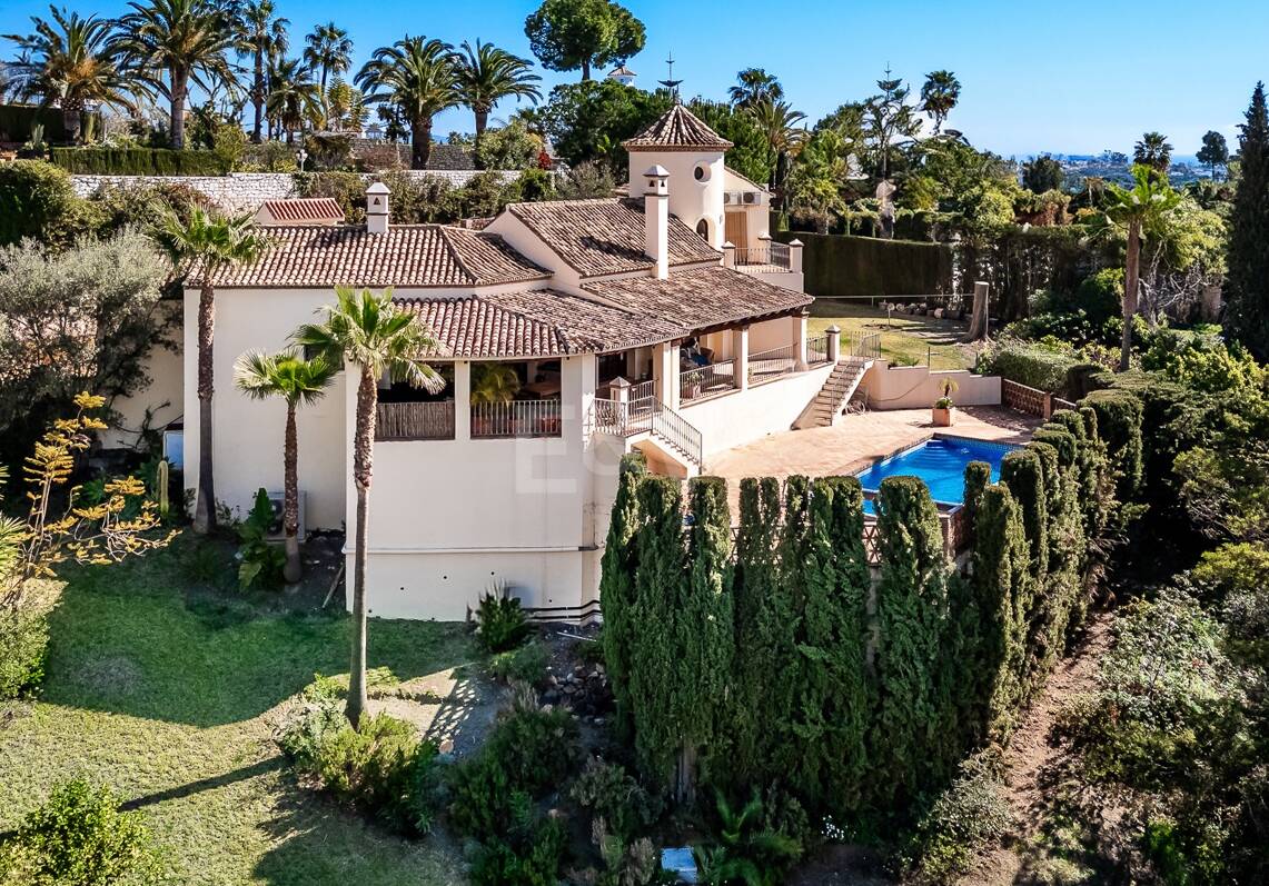 Sea View Villa in an Exclusive Setting and Investment Appeal