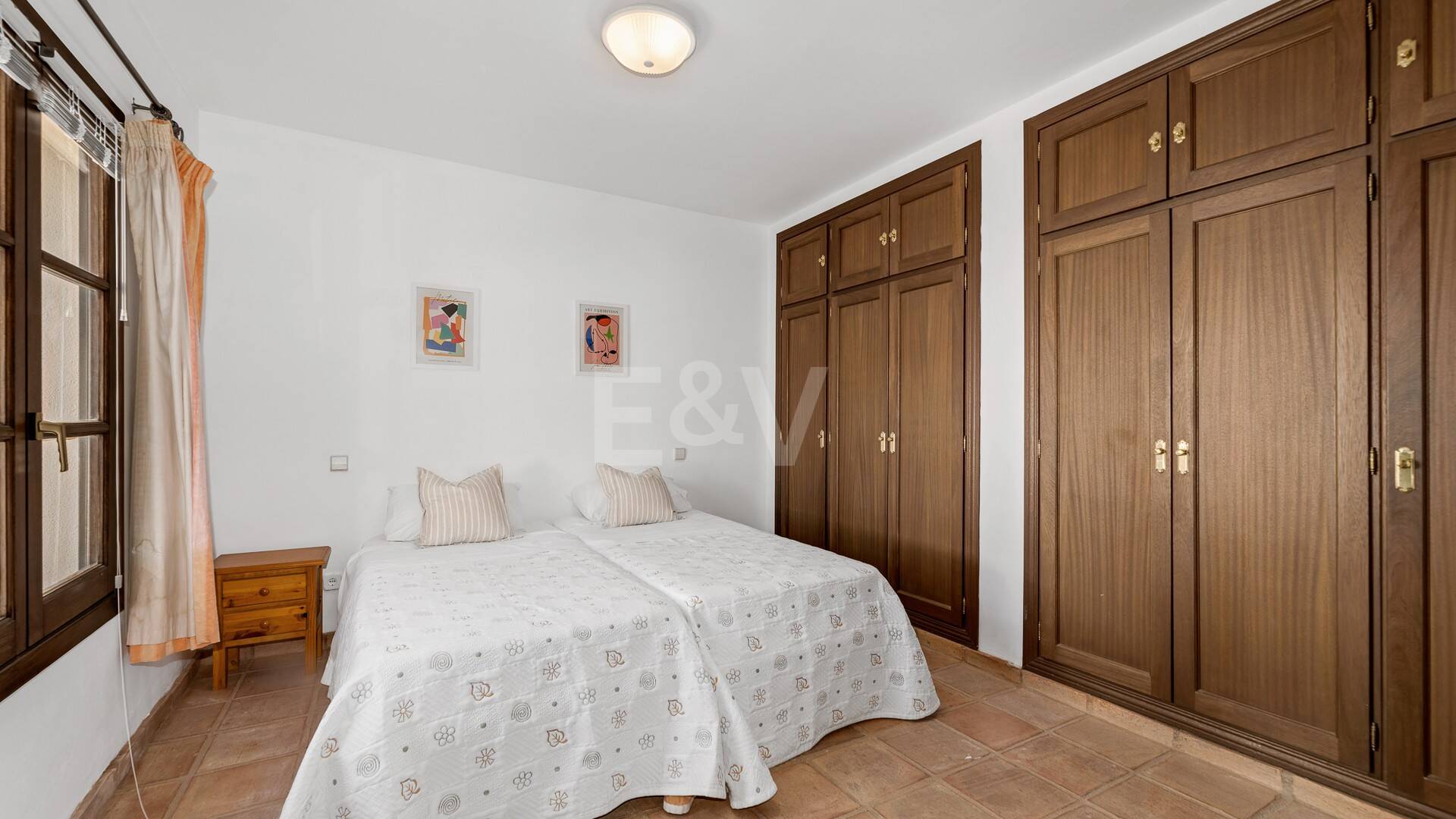 Andalsuian style villa with sea view in Paraiso Alto