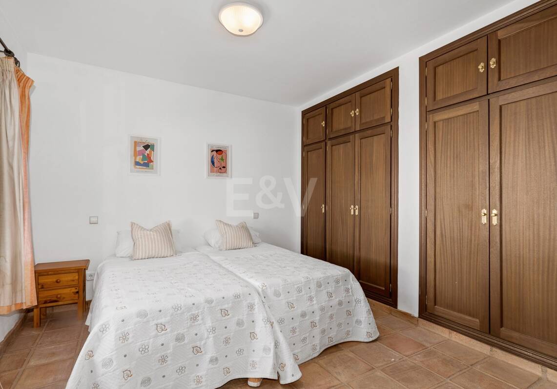 Sea View Villa in an Exclusive Setting and Investment Appeal