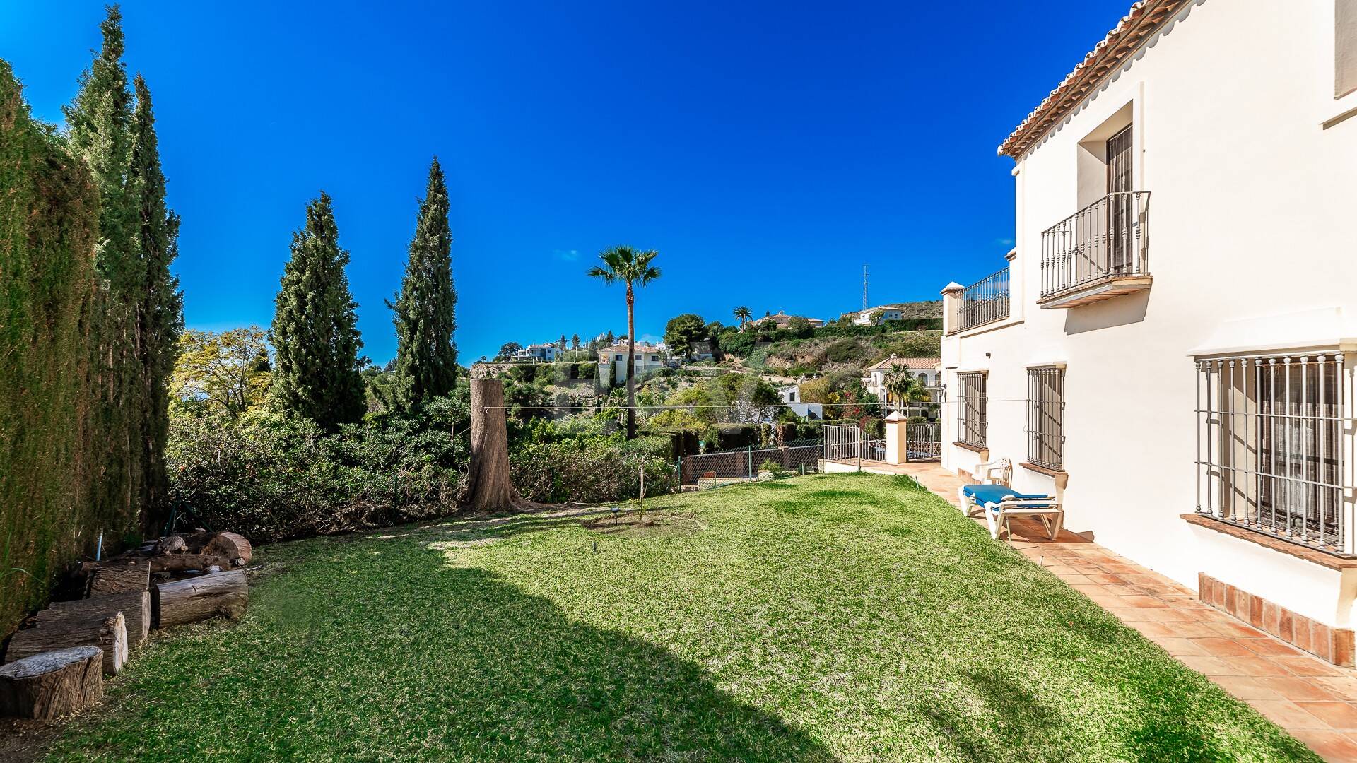 Andalsuian style villa with sea view in Paraiso Alto