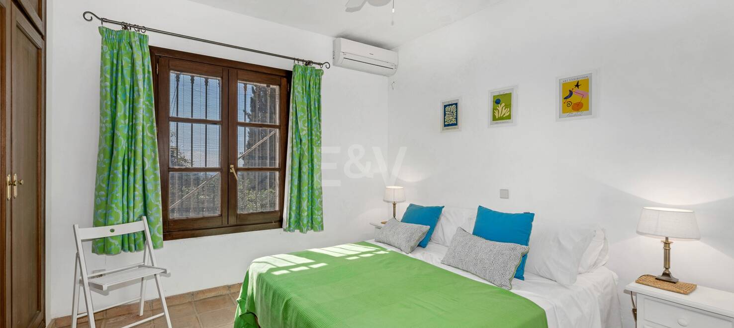 Andalsuian style villa with sea view in Paraiso Alto