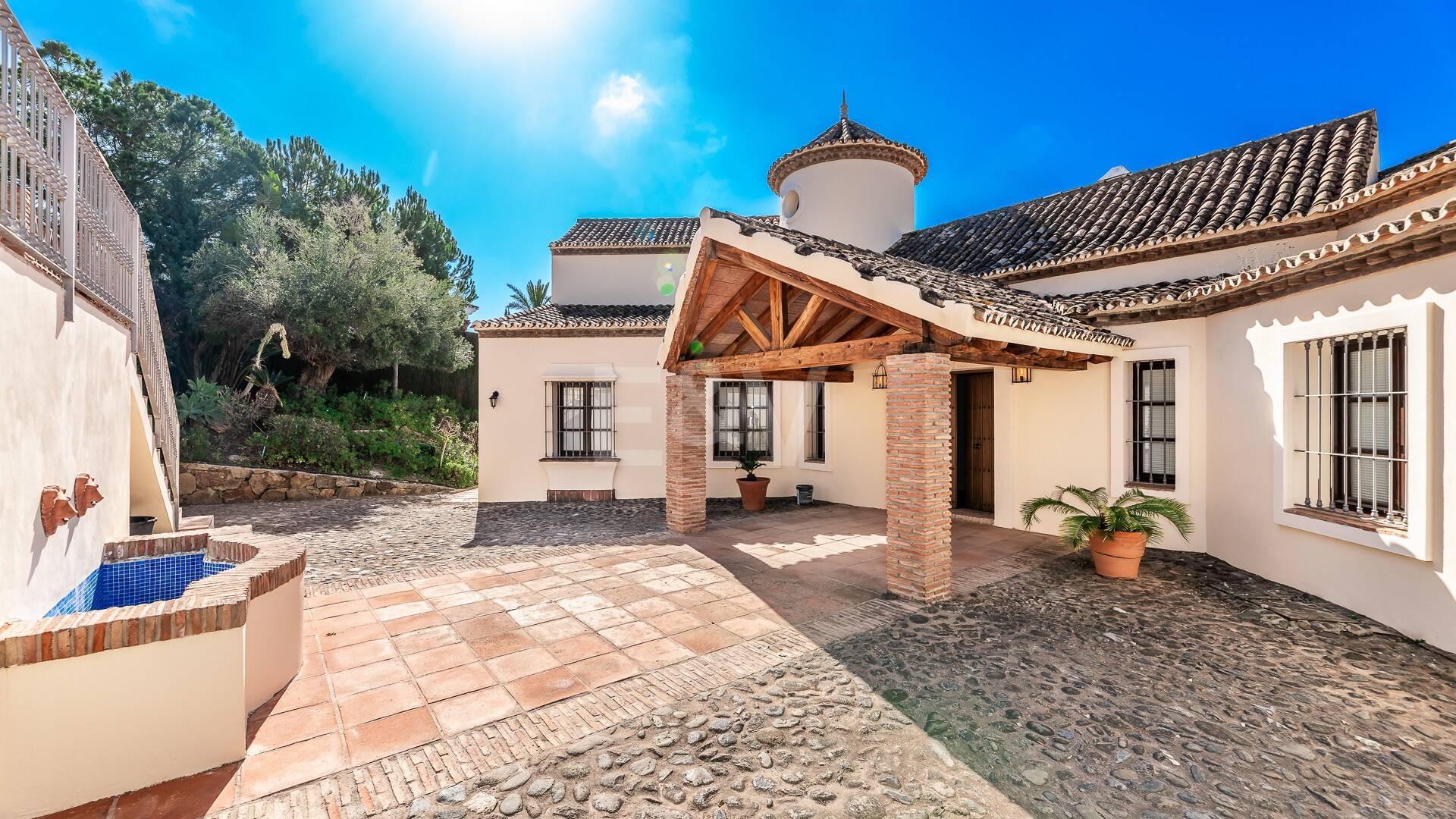 Villa de style Andalousie avec vue sur la mer à Paraiso Alto