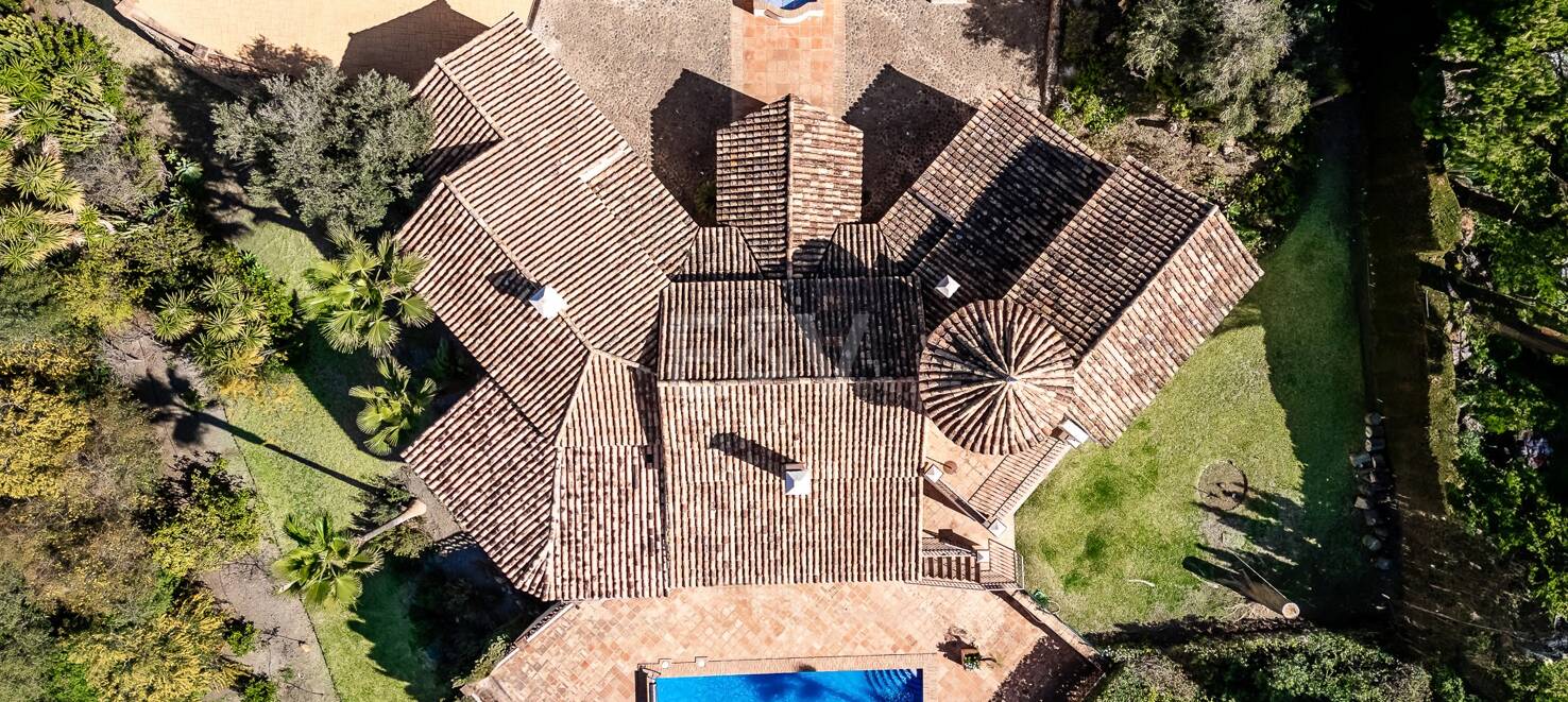 Andalsuian style villa with sea view in Paraiso Alto