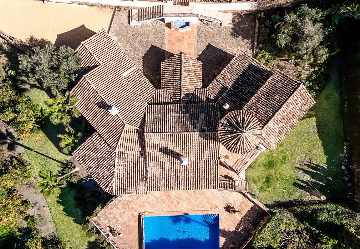 Andalsuian style villa with sea view in Paraiso Alto