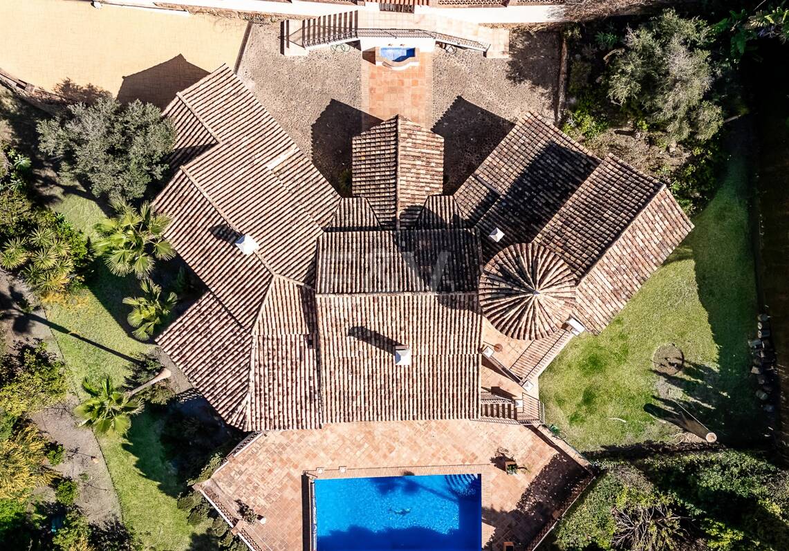 Sea View Villa in an Exclusive Setting and Investment Appeal