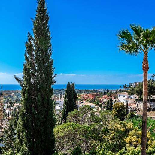 Andalsuian style villa with sea view in Paraiso Alto