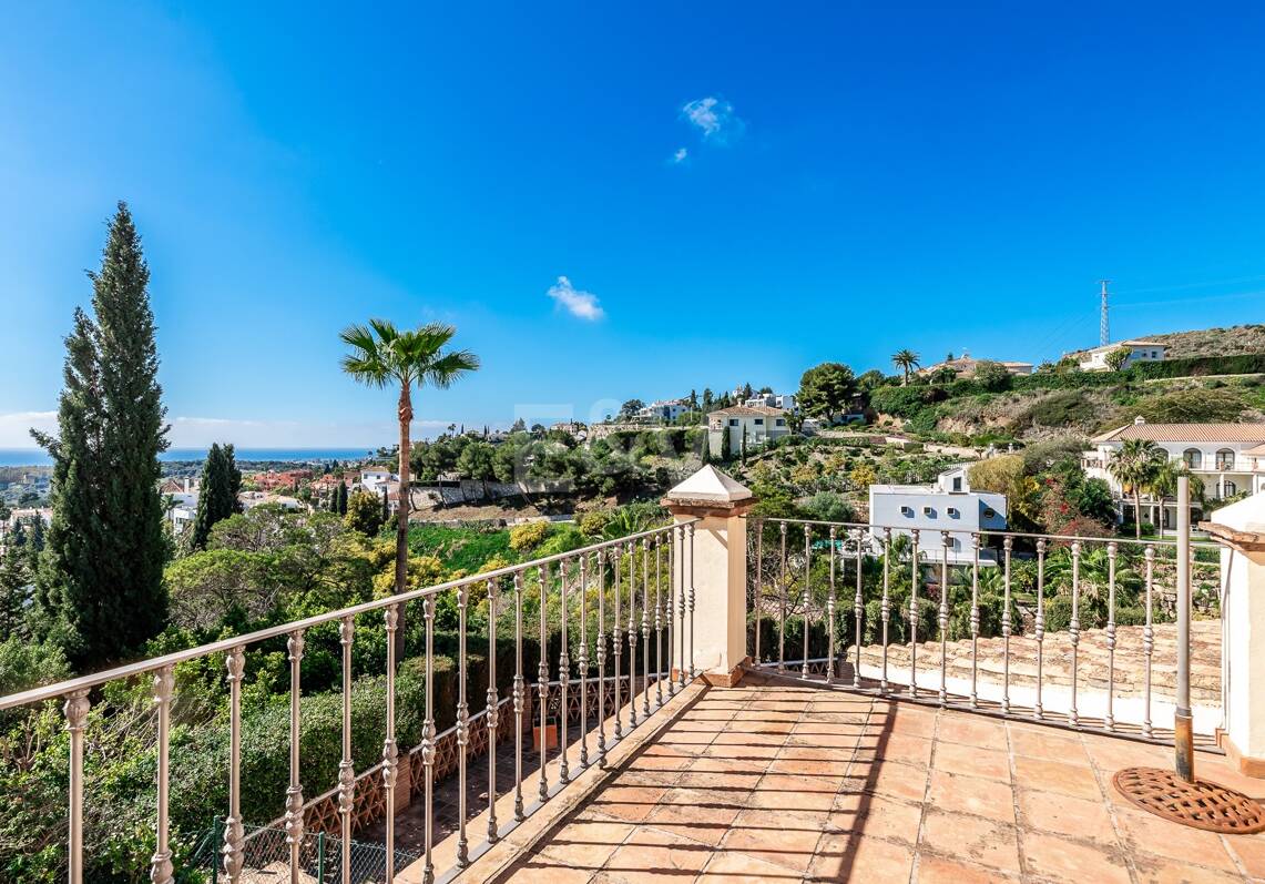 Sea View Villa in an Exclusive Setting and Investment Appeal
