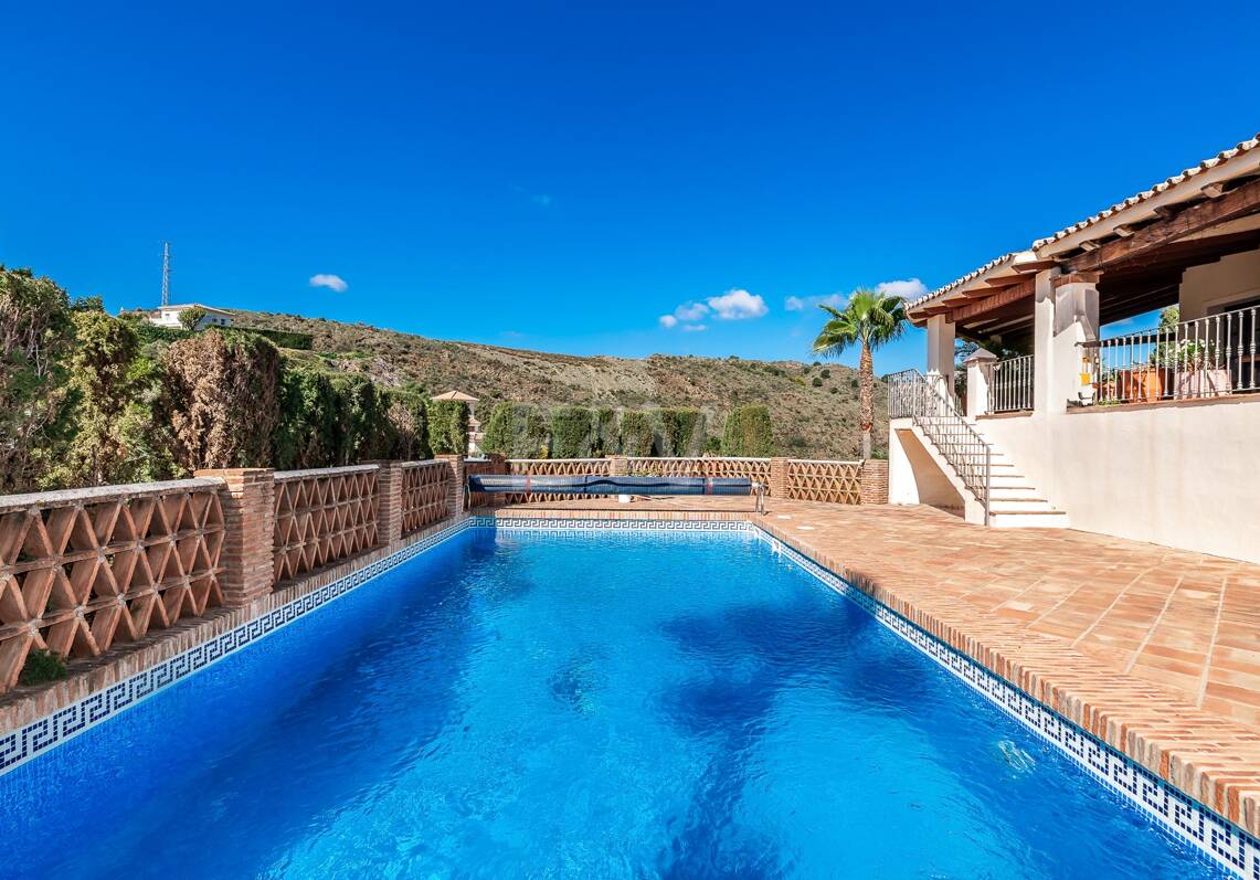 Sea View Villa in an Exclusive Setting and Investment Appeal