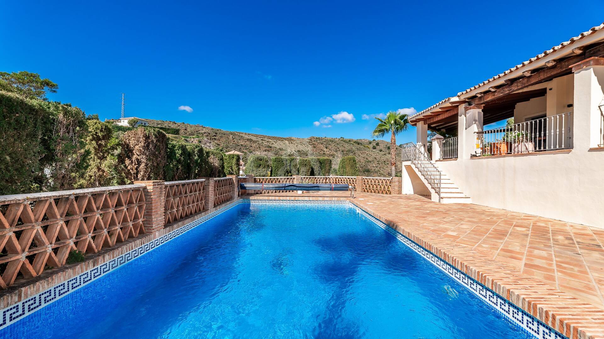 Villa de style Andalousie avec vue sur la mer à Paraiso Alto