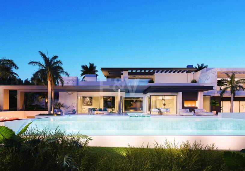 Außergewöhnliche El Paraíso Alto Projektvilla mit Meerblick