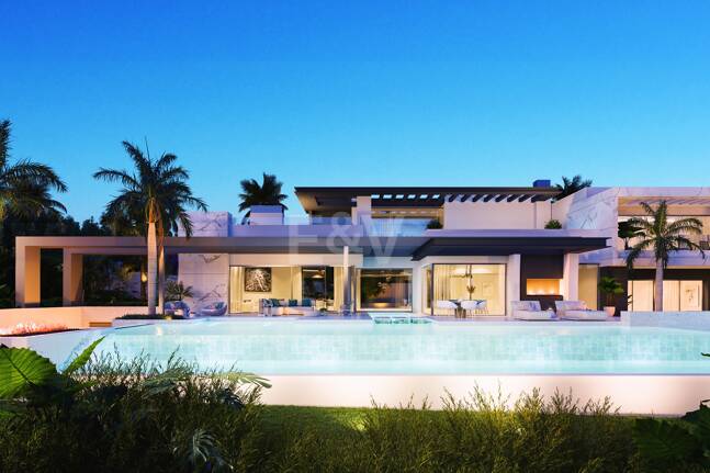 Außergewöhnliche El Paraíso Alto Projektvilla mit Meerblick