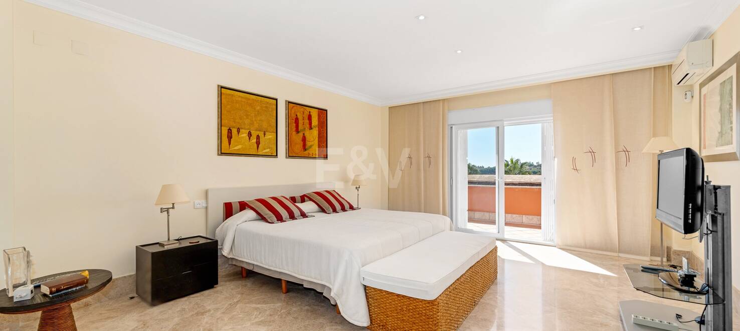 Golffront Villa i Los Monteros