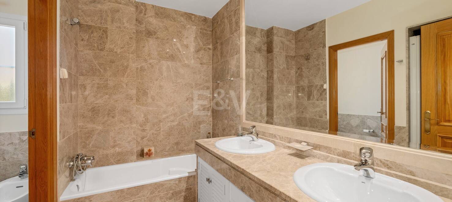 Golffront Villa i Los Monteros