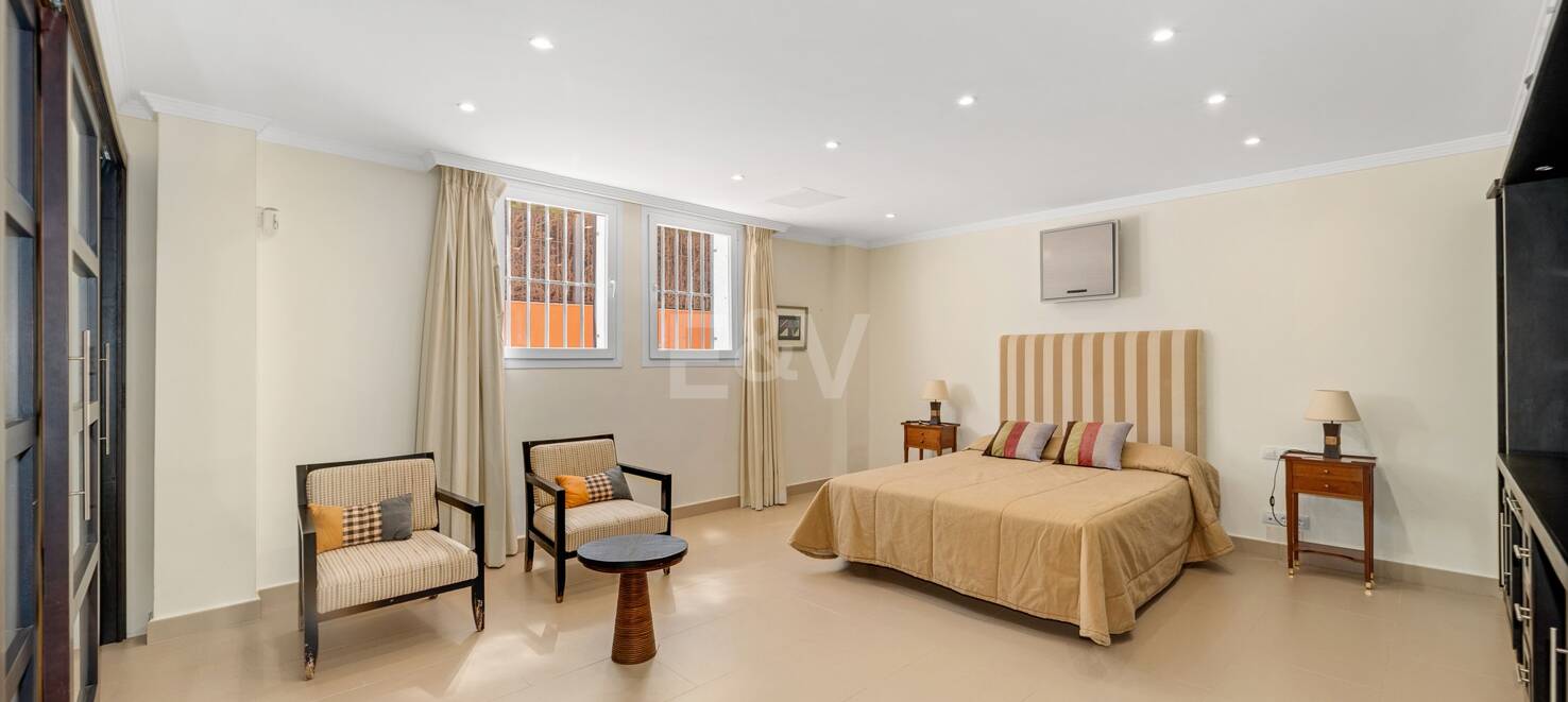 Golffront Villa i Los Monteros