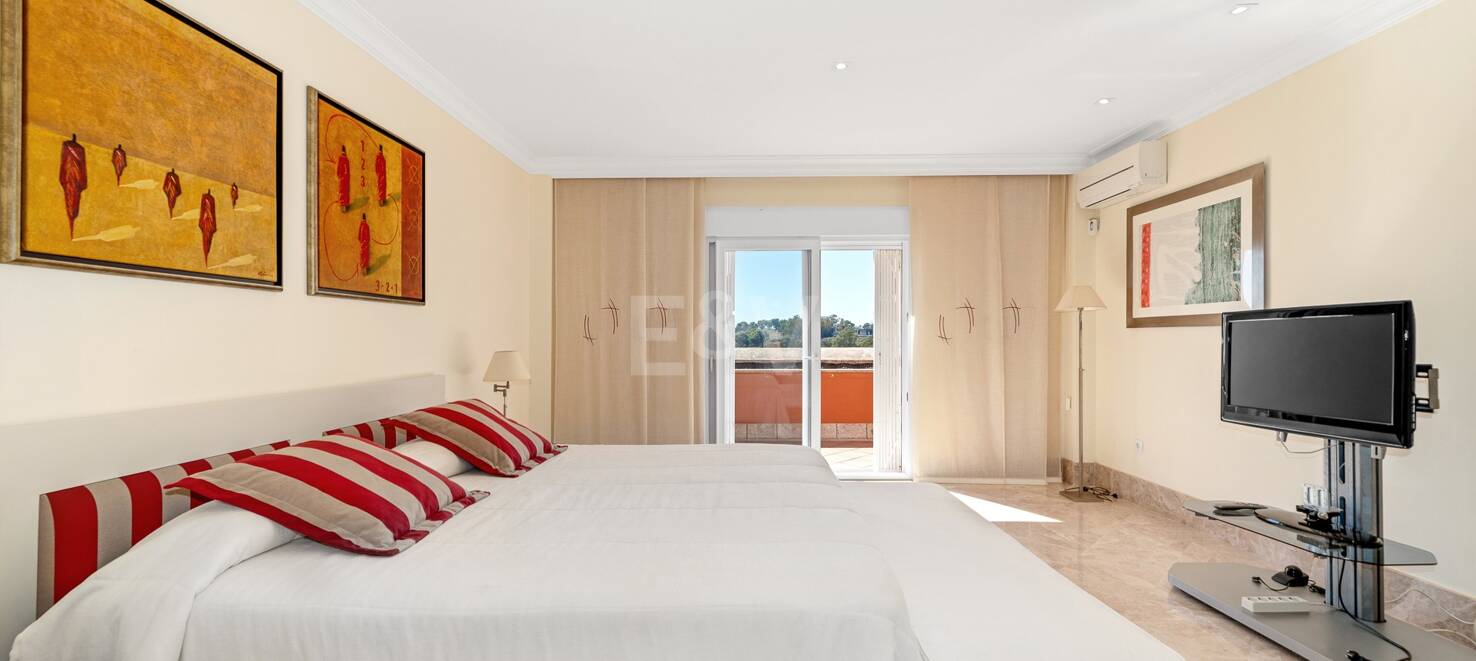 Golffront Villa i Los Monteros