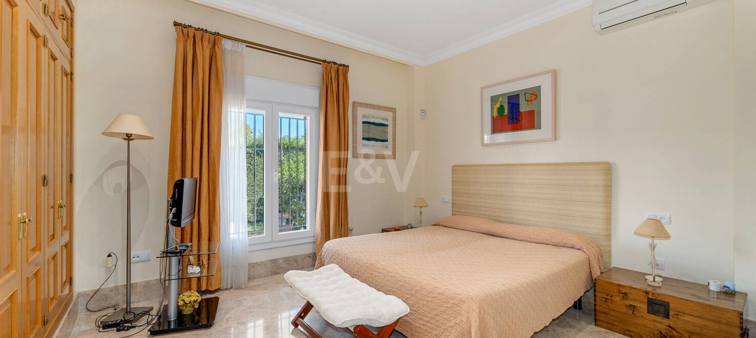 Golffront Villa i Los Monteros